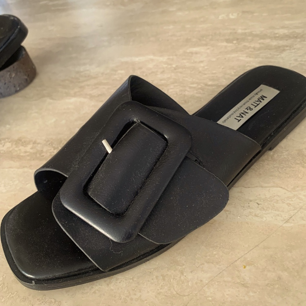 Matt & Nat size 6 black slides